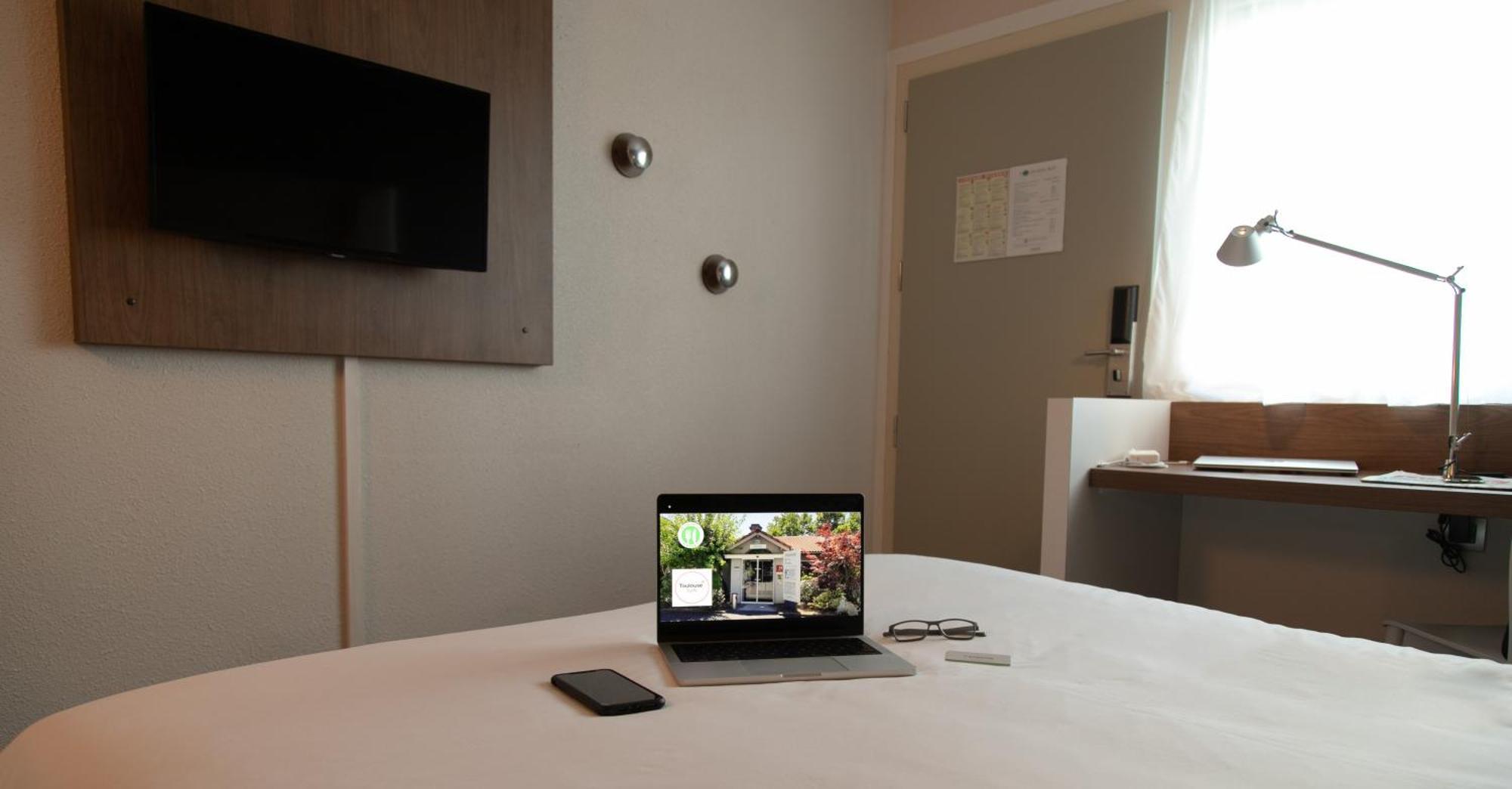 Campanile Toulouse - Blagnac Aeroport Hotel Exterior foto